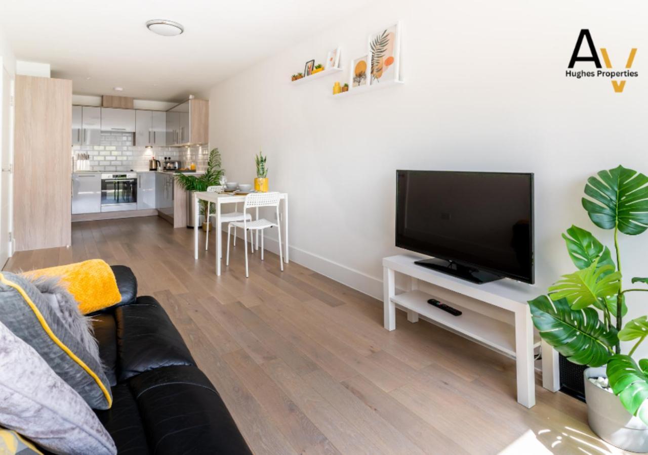 Stylish One-Bedroom Apartment - Free Wi-Fi, 4 Mins From Station, Perfect For Business Stays By Av Hughes Properties Milton Keynes Exterior foto