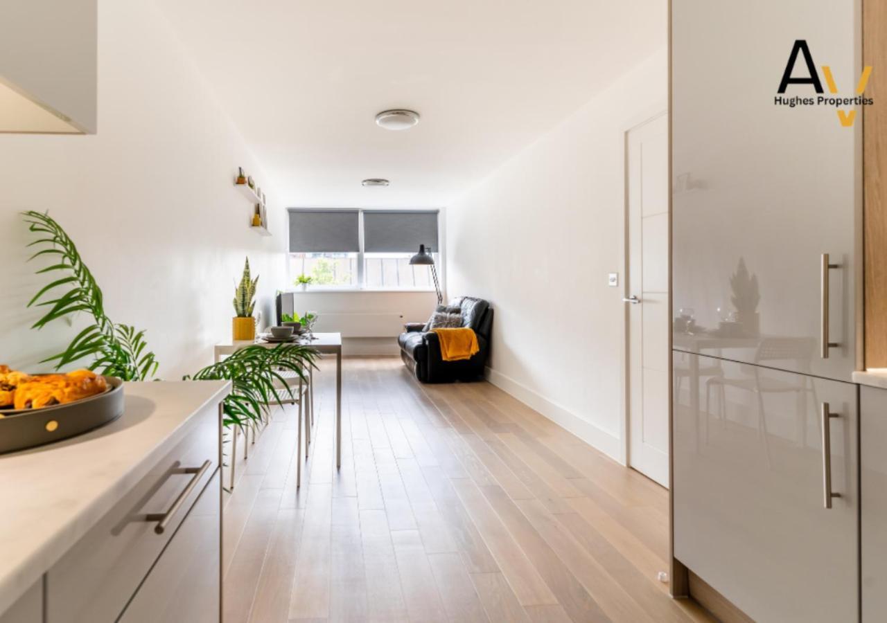 Stylish One-Bedroom Apartment - Free Wi-Fi, 4 Mins From Station, Perfect For Business Stays By Av Hughes Properties Milton Keynes Exterior foto